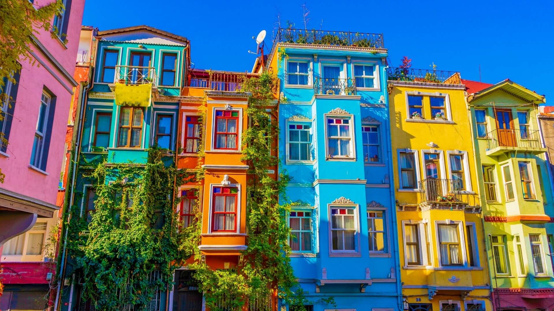 Balat - Renkli Cumbalı Evler ve Tarihi Sokaklar